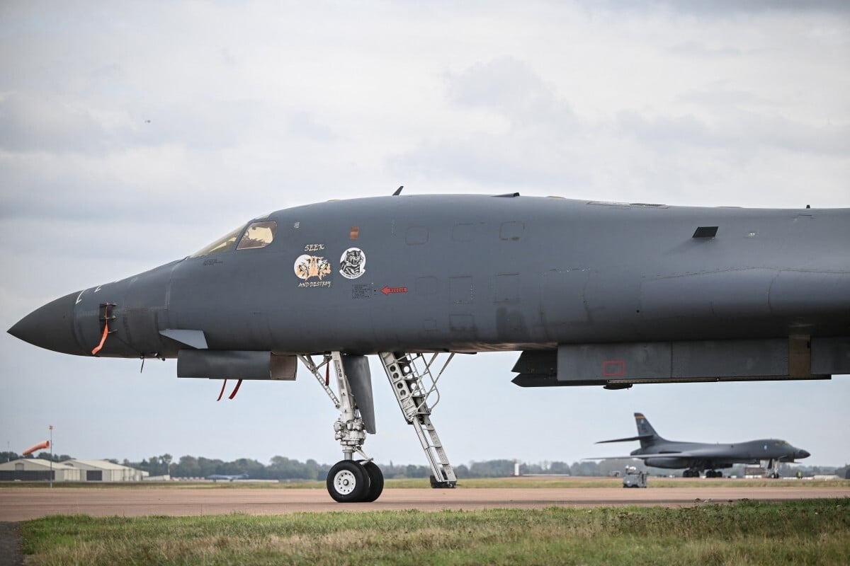 US withdraws bombers from UK airbase after suspicious terror plot