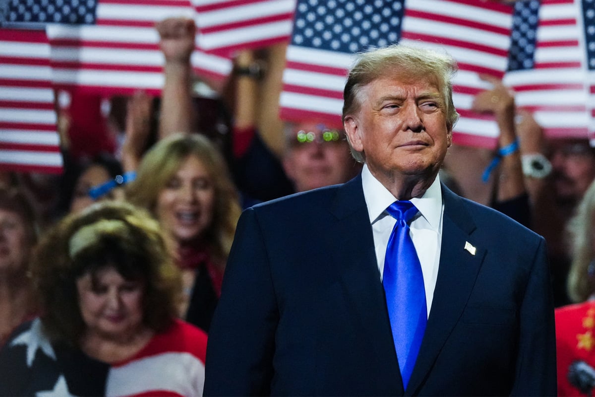 Trump announces bill to outlaw future presidents from opening the border