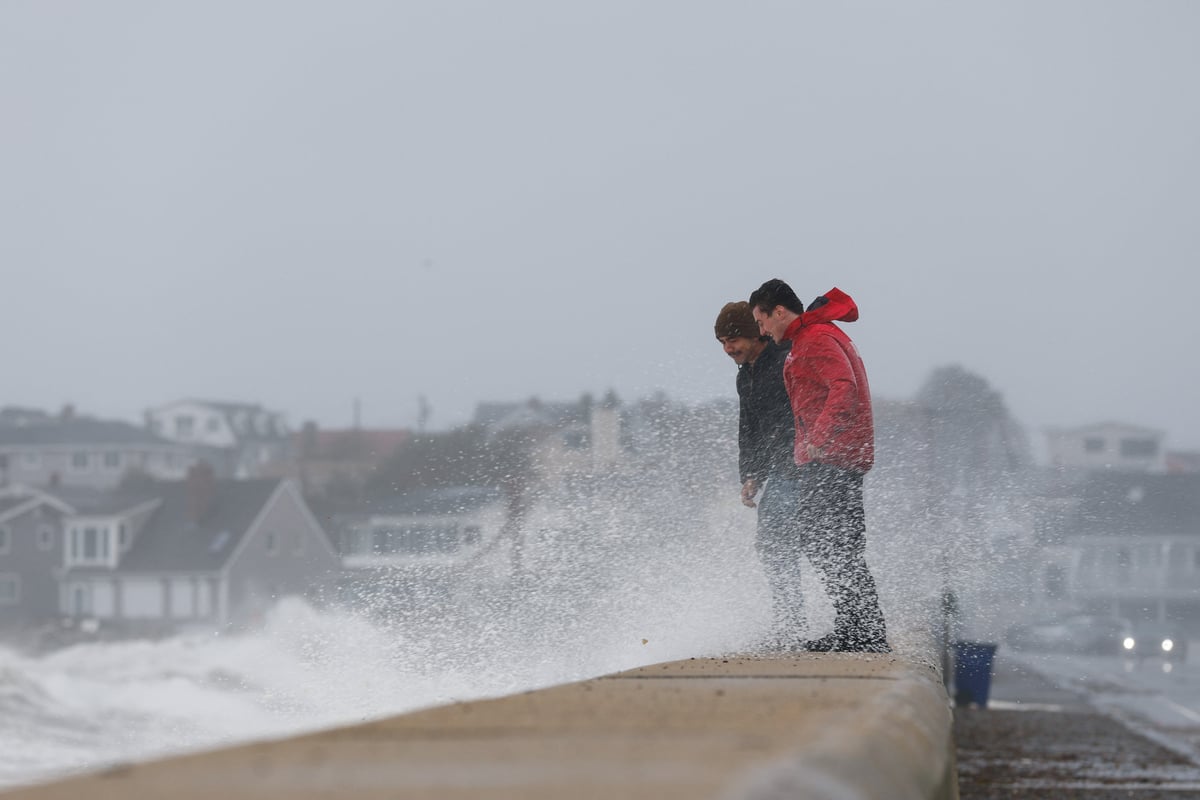 Nor'easter continues to lash East Coast with punishing rain and wind