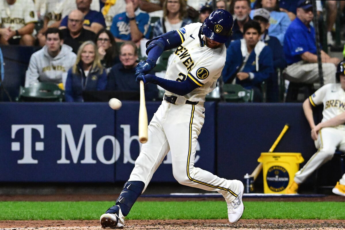 Brewers edge Dodgers in National League Championship Series opener