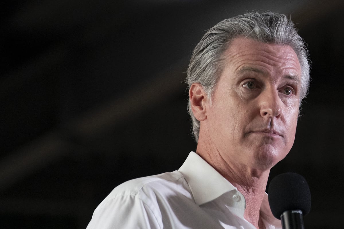 Newsom takes swipe at Trump as he signs executive order calling for AI "kill switch"