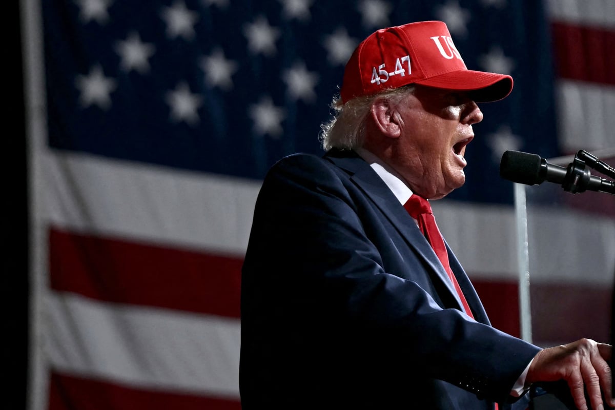Trump calls the US press "a threat to our national security" that "must be stopped"