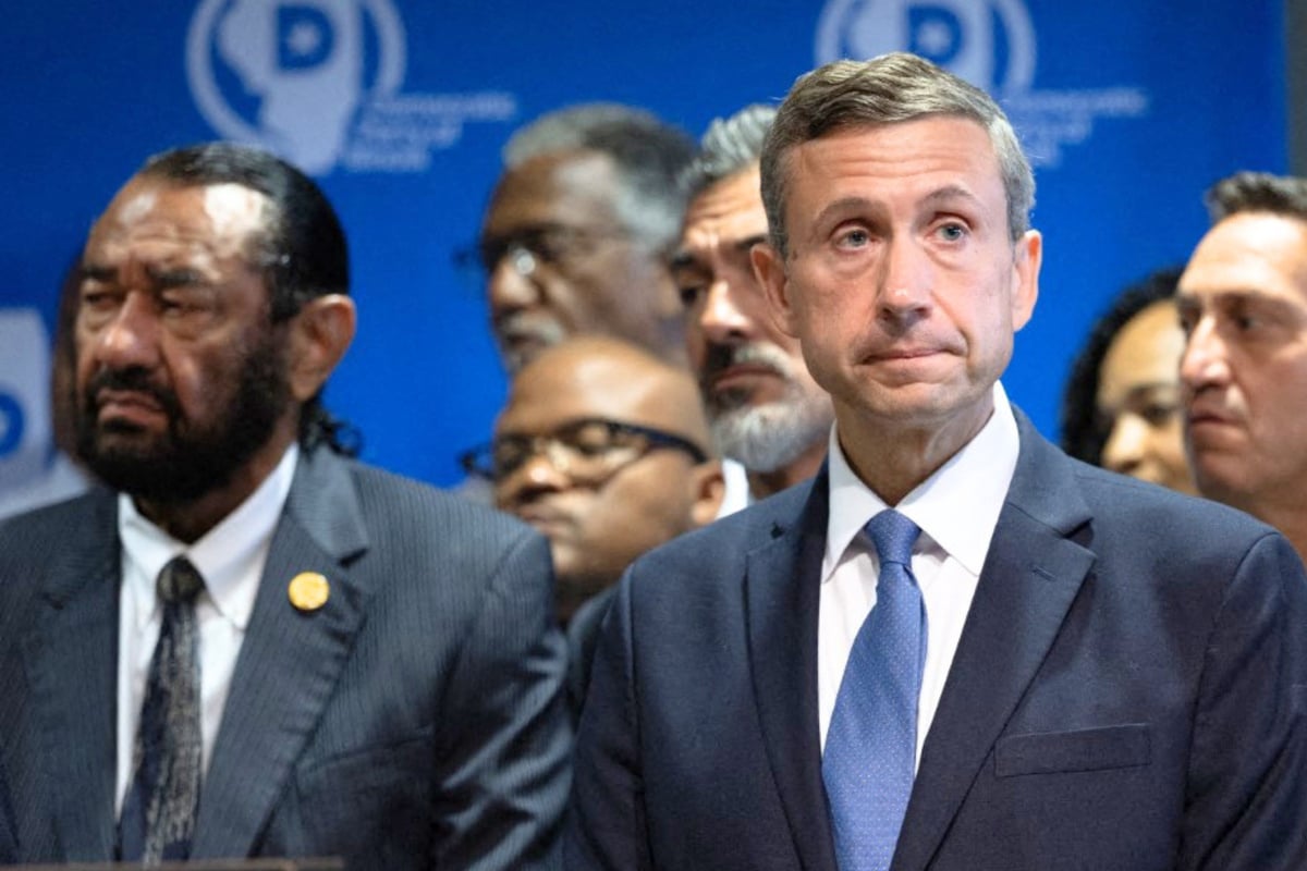 Democrats scramble for help as Republicans continue to dominate funding