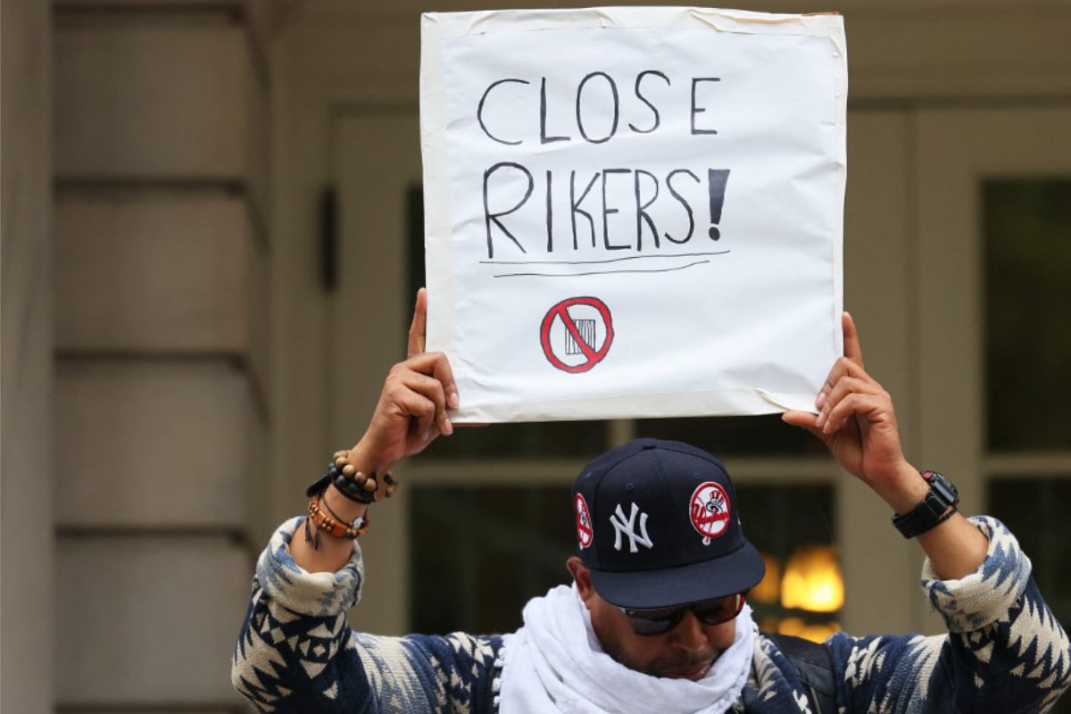 Notorious Rikers Island jails infested with roaches and other vermin, report finds