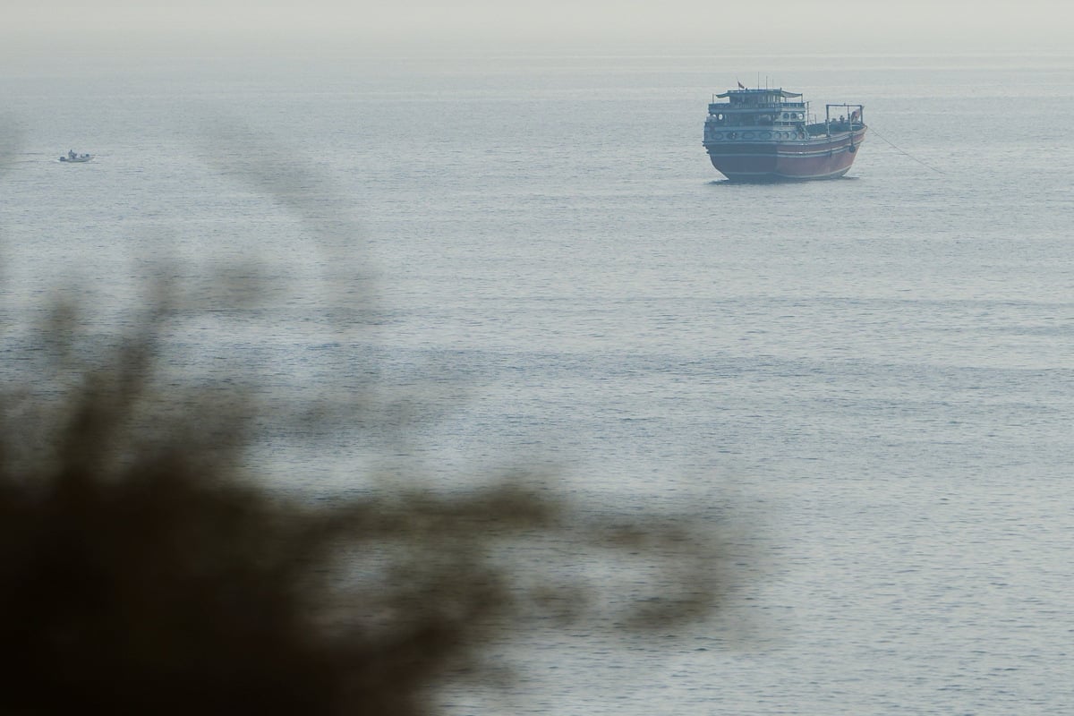 Trump warns Iran to open Hormuz or get "hit very hard"