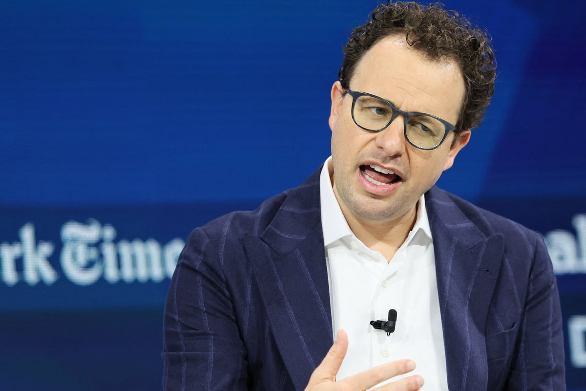 Anthropic CEO urges AI development to slow down: "These risks are serious"