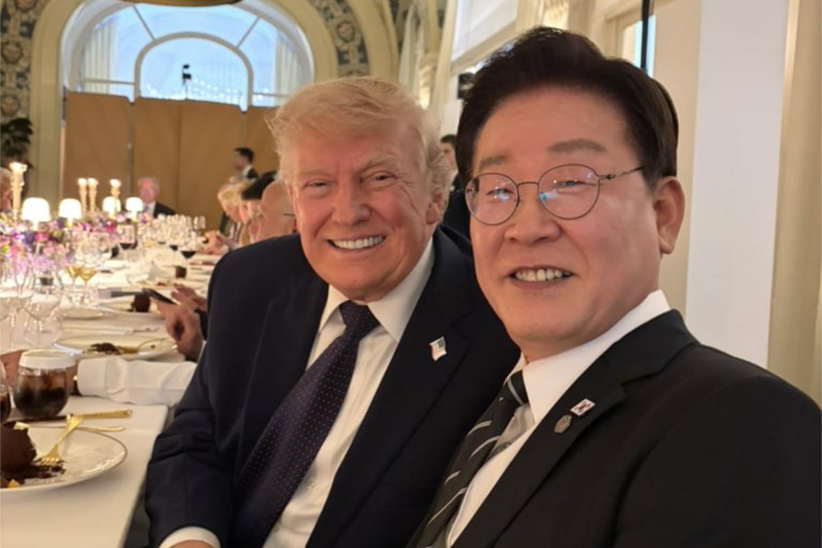 South Korean president books golf with Trump after "pinky promise"