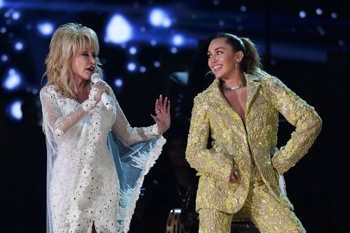 Fans praise Miley Cyrus for "intimate" moment honoring Dolly Parton: "What a f***ing inspiration"