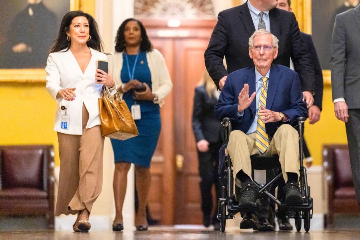 Mitch McConnell makes dramatic return to the Senate after lengthy absence