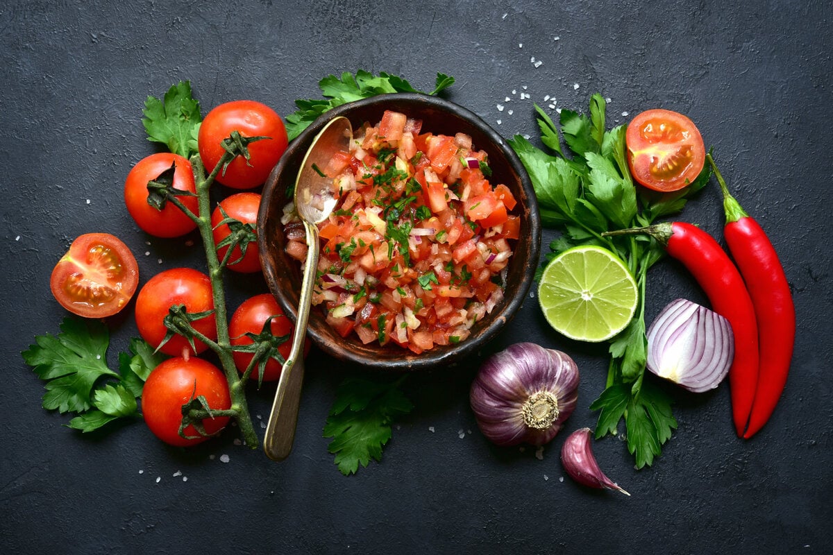 Easy salsa recipe: How to make your own salsa for your Super Bowl party