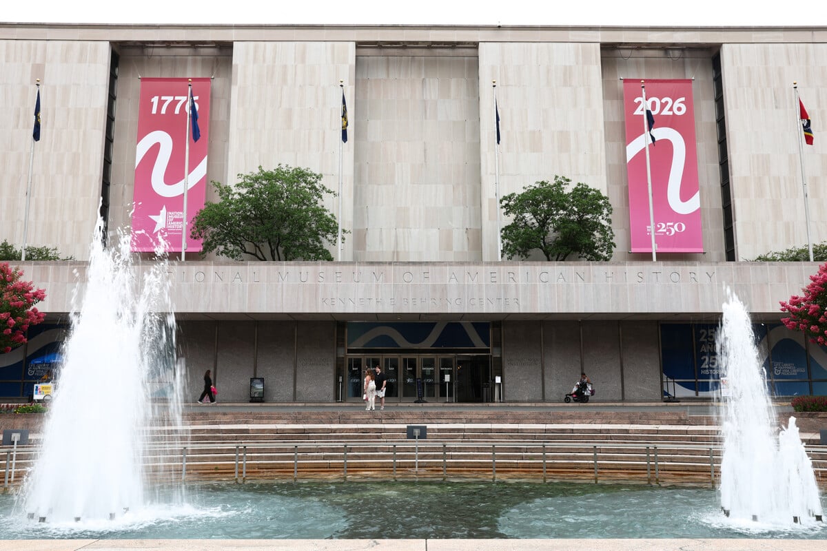 Trump orders Smithsonian museum to put up disclaimer signs for "inaccurate" info on American history