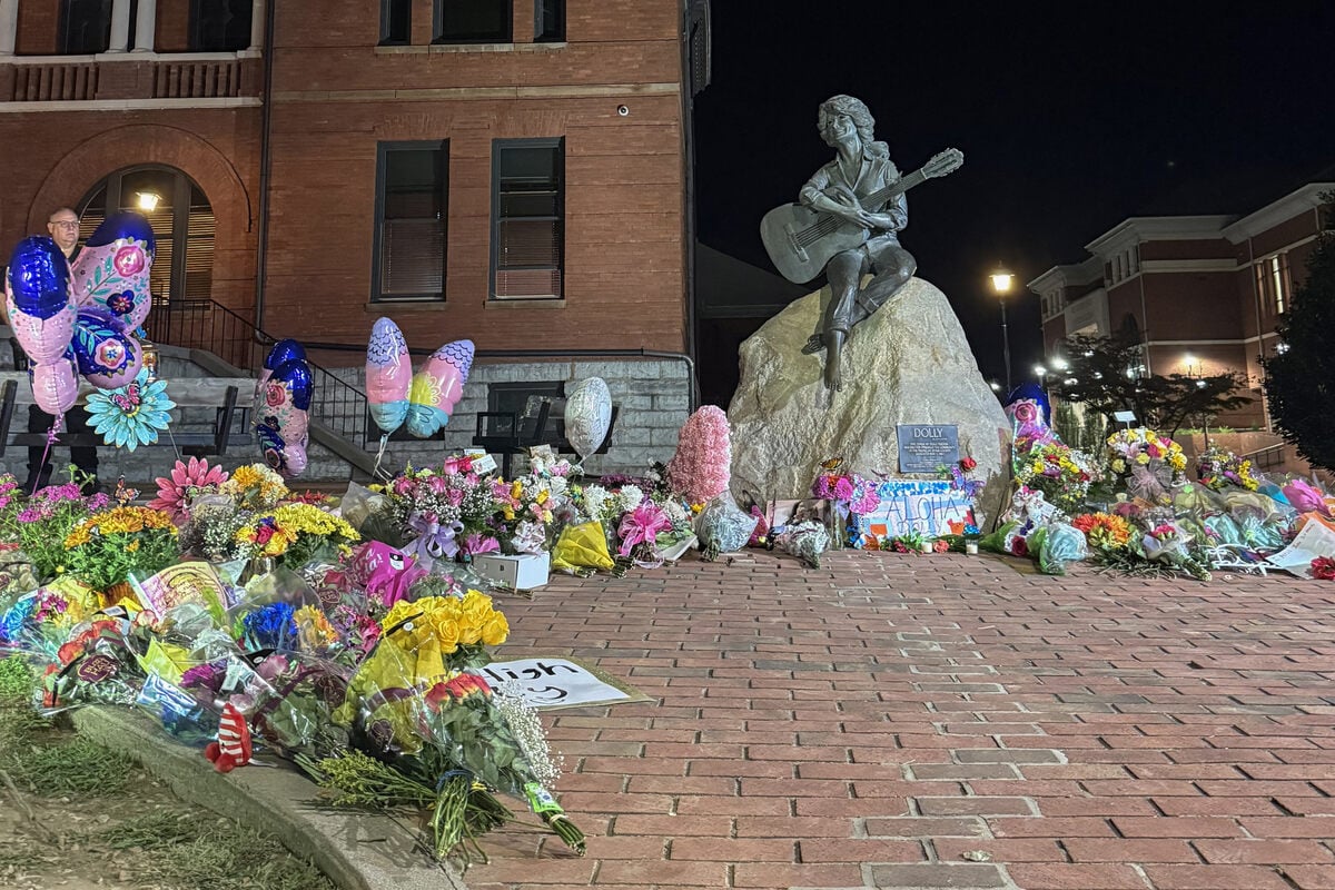 Dolly Parton mourned by fellow Tennesseans: "Our patron saint"