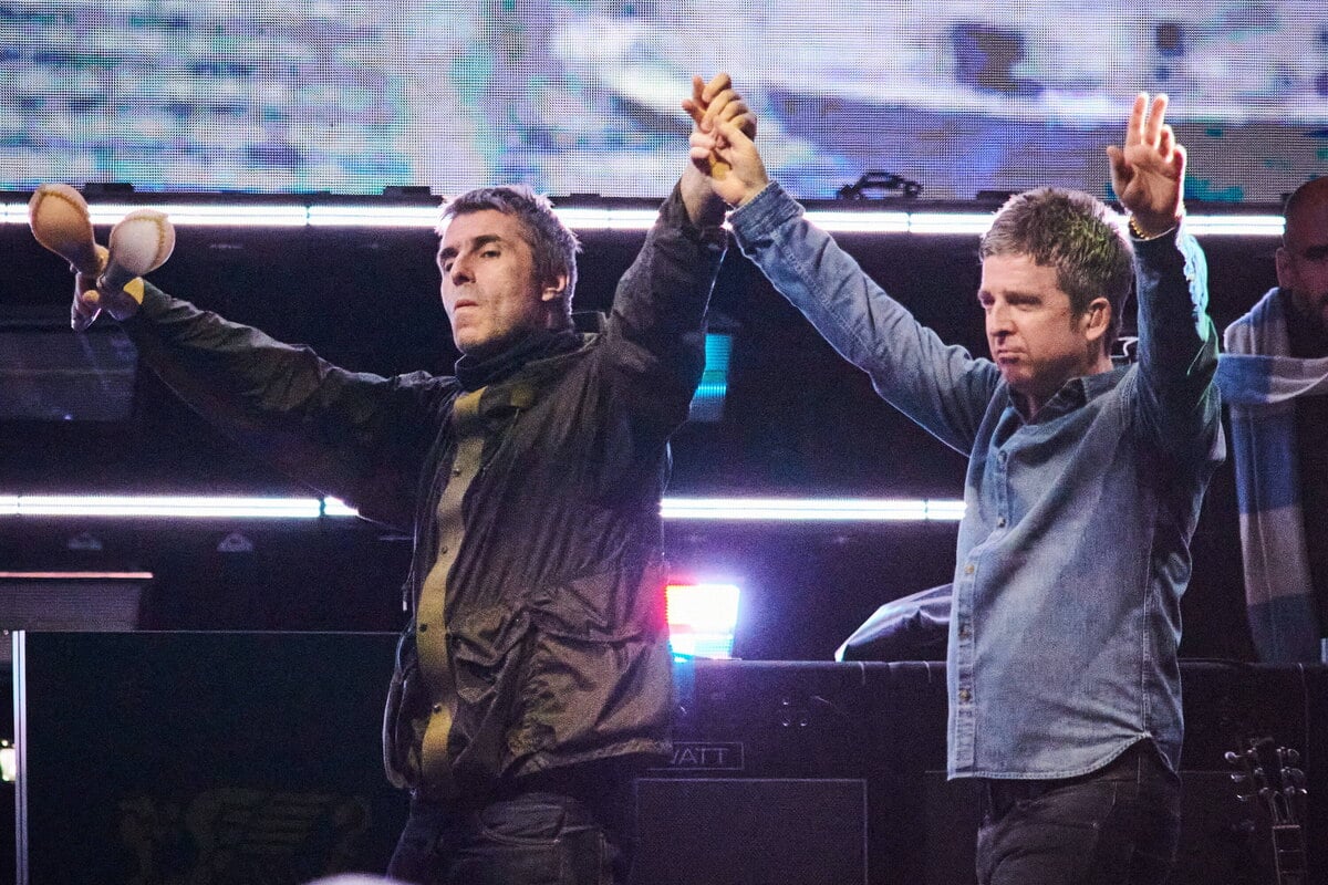 Oasis kicks off North American tour in "life-long dream" for fans