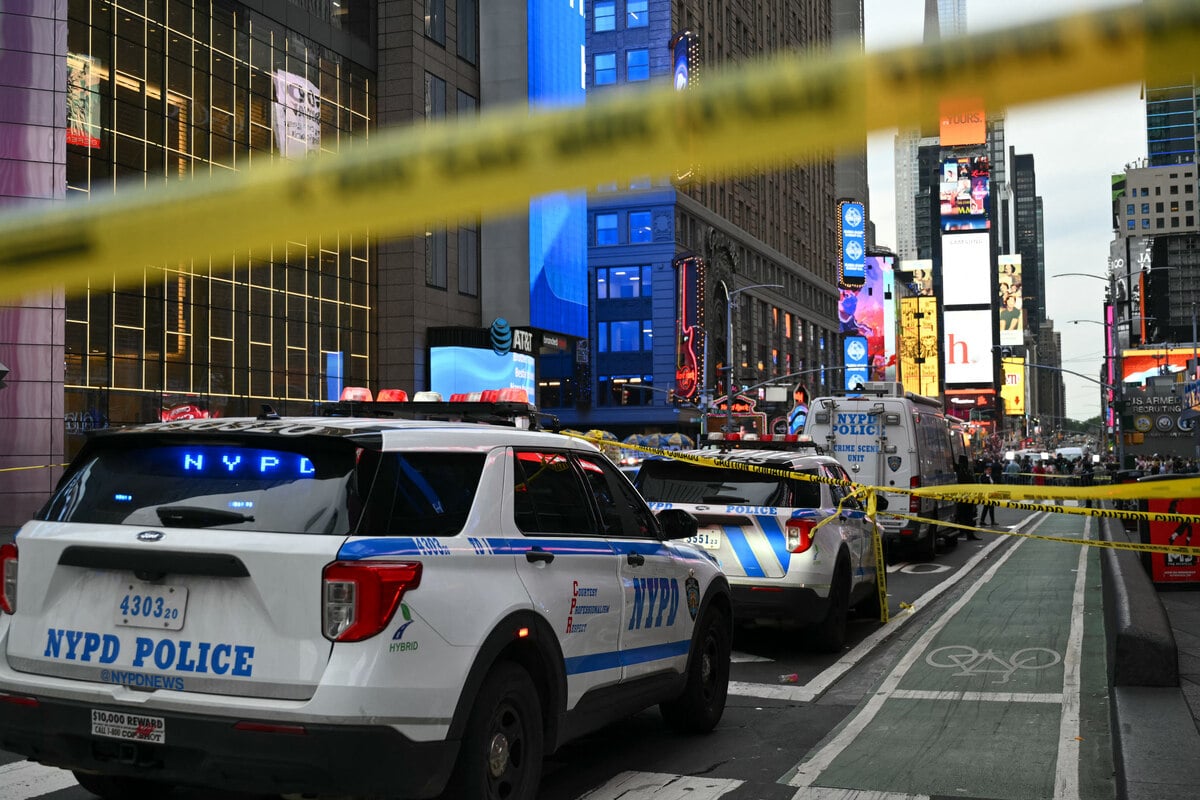 Knife-wielding woman stabs two people, killing one, in Times Square