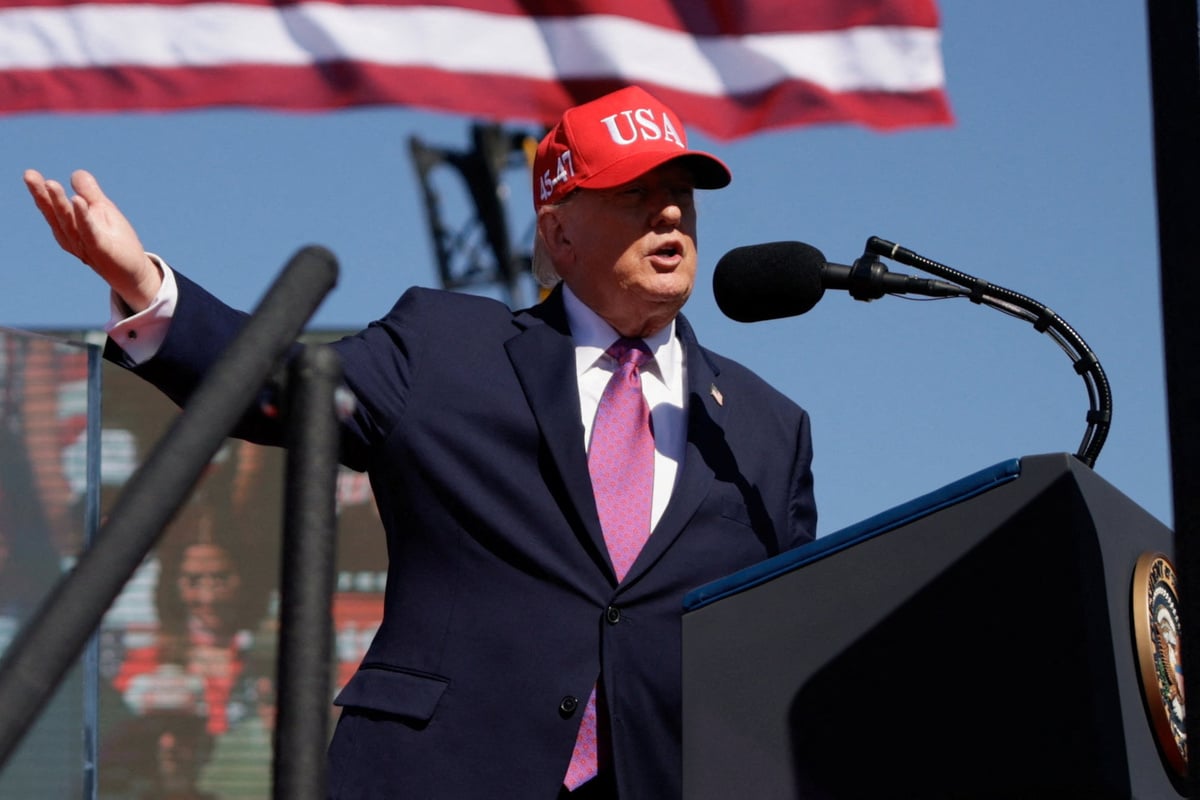Trump says leakers of US military information "should be shot"