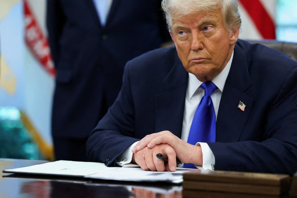 Trump orders curb on virus research as he goes all in on Covid lab leak theory