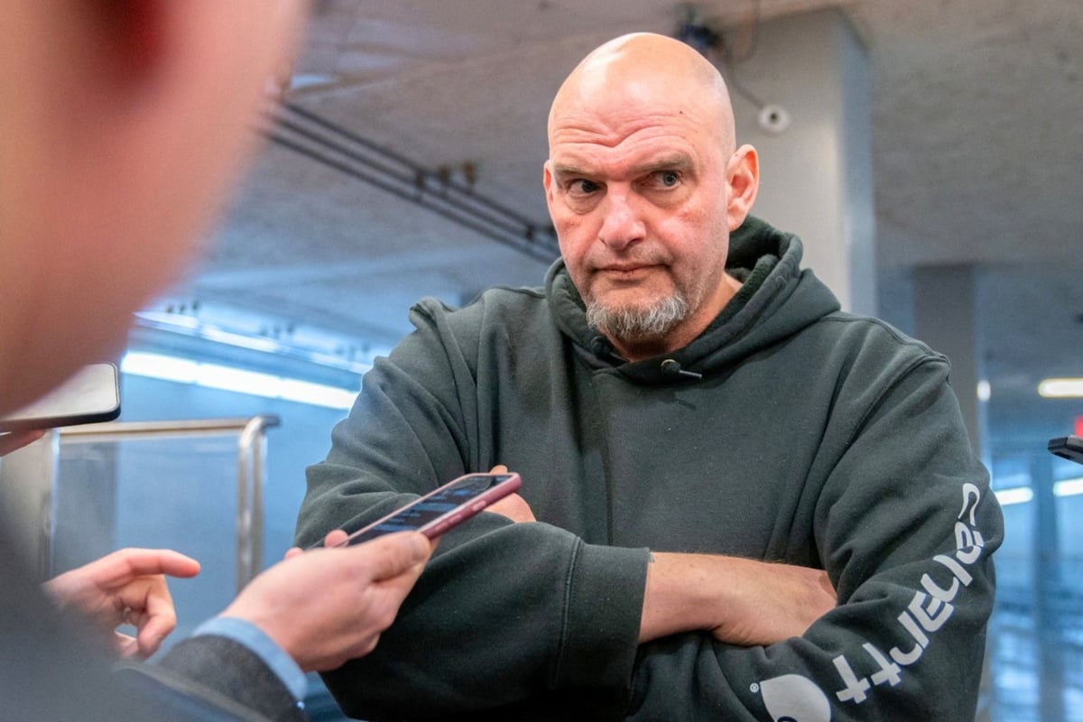 Fetterman goes berserk at reporters asking about his MAGA speech: "I'm not going to be a Republican!"