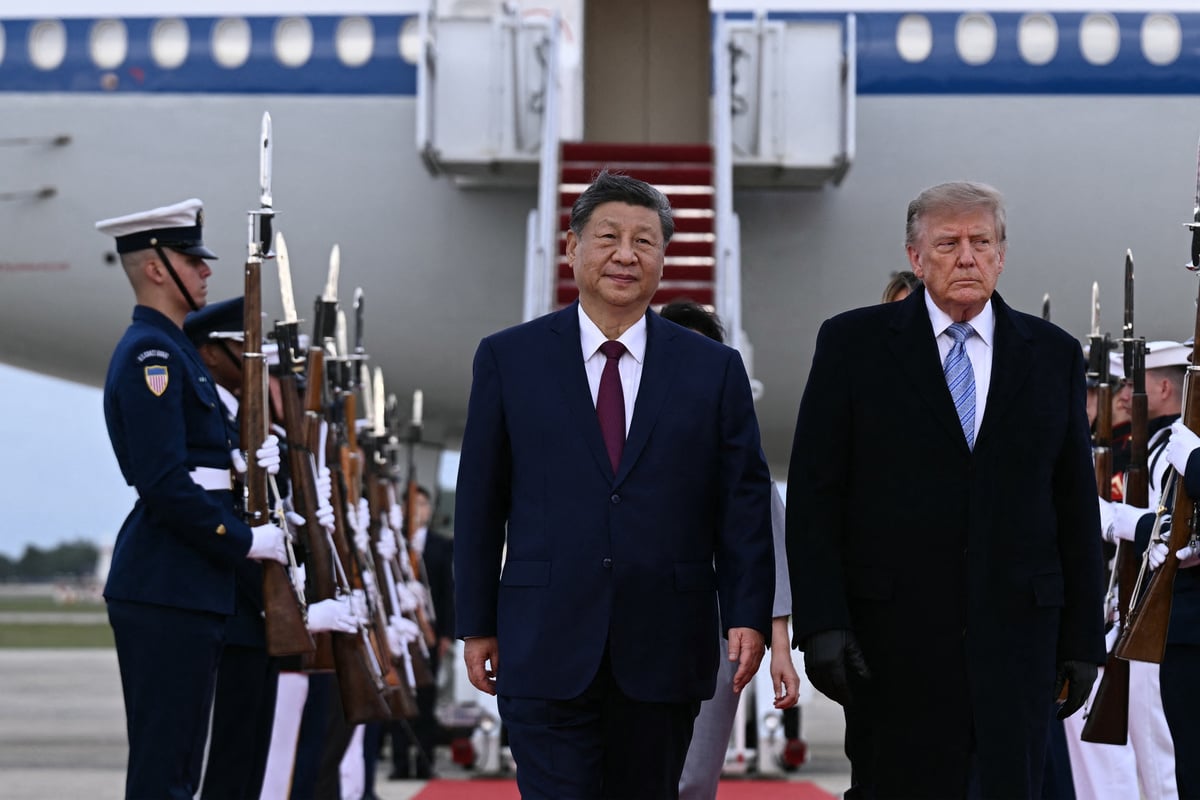Trump greets Xi on the tarmac ahead of lavish White House welcome