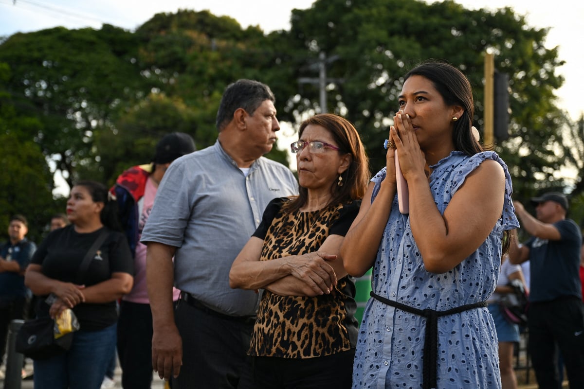 Colombia hopes for miracles as search for earthquake victims continues