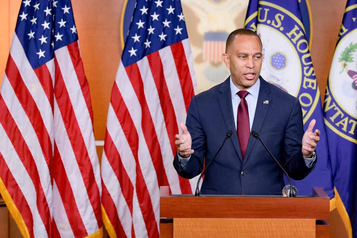 Hakeem Jeffries vows to hold the "Trump cartel" accountable in response to Kushner meeting backlash