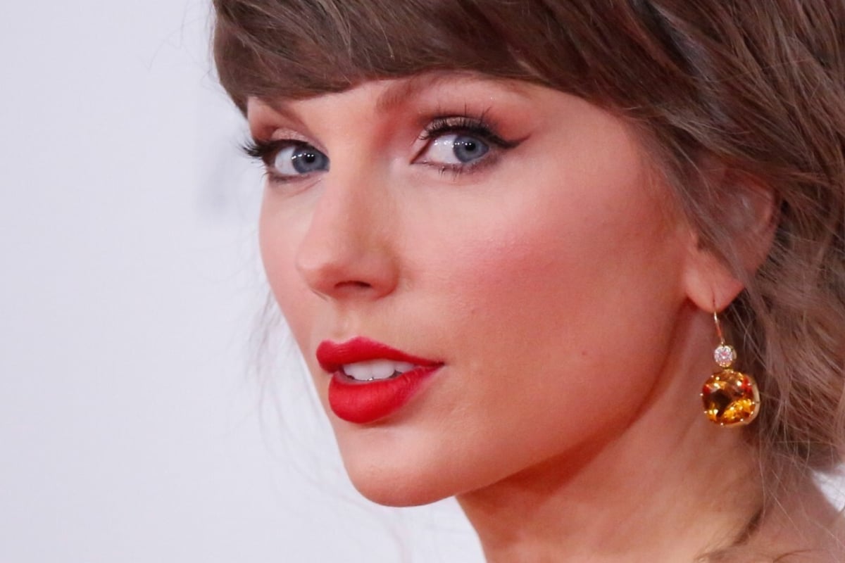 Taylor Swift flaunts fresh new look sans Travis Kelce at bigwig wedding