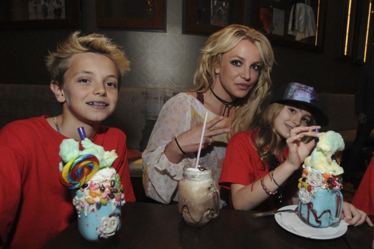 Britney Spears takes aim at her parents while wrestling guilt: "Failed as a mother"