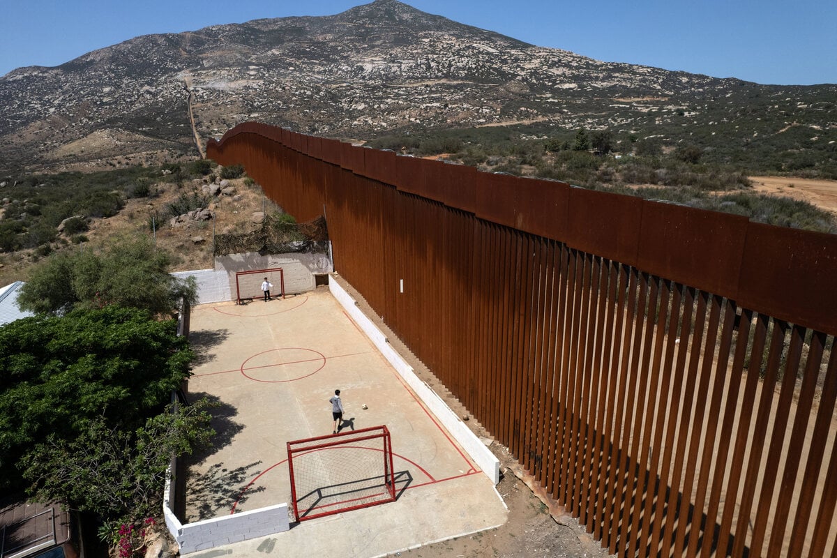 Protesters occupy major landmark on US-Mexico border to stop its destruction