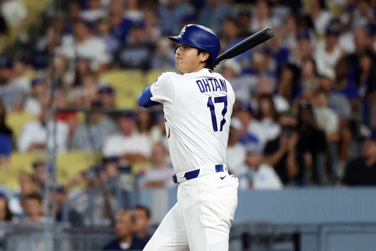 Shohei Ohtani out of Dodgers lineup with nagging knee trouble