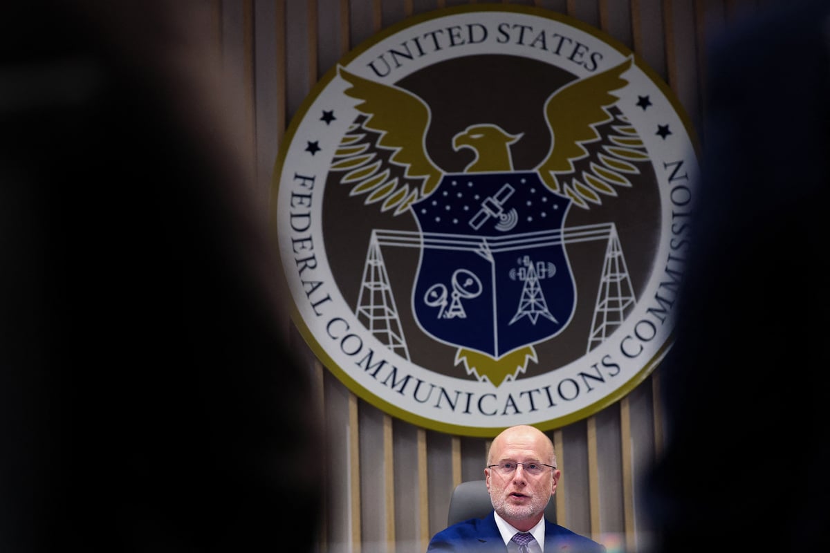 FCC bans Chinese labs from electronics testing, angering Beijing