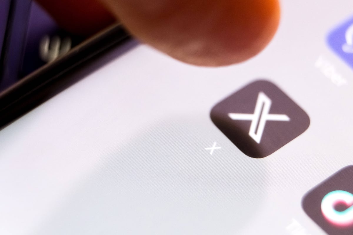 X suffers "international outages" in widespread crash
