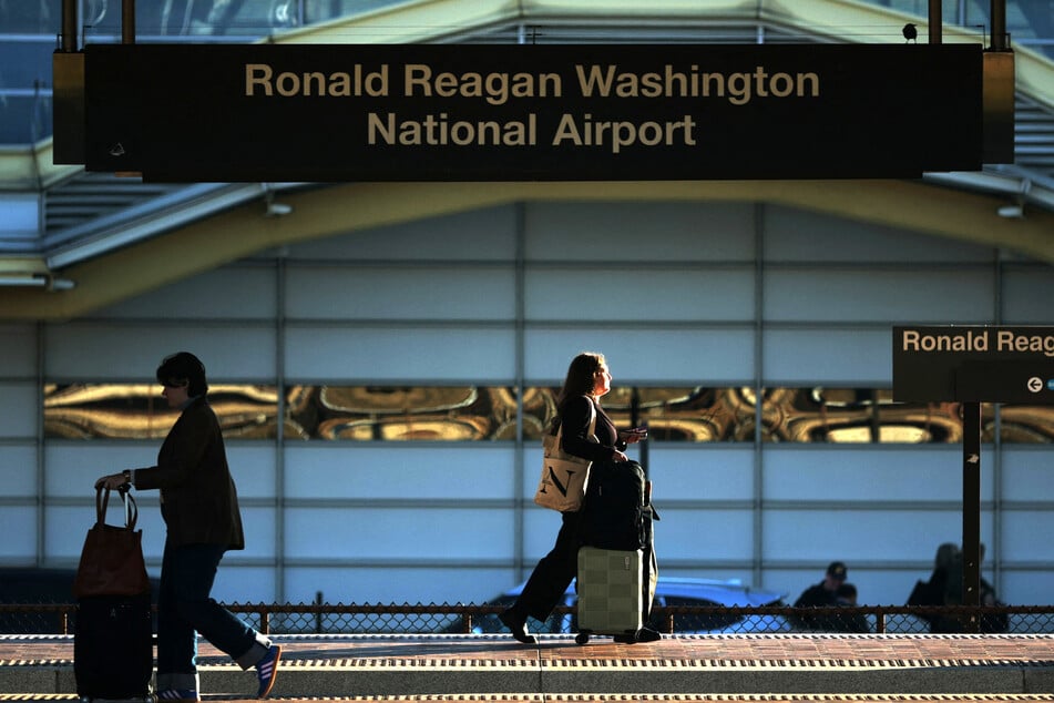 US to begin cancelling flights as capacity is cut due to shutdown