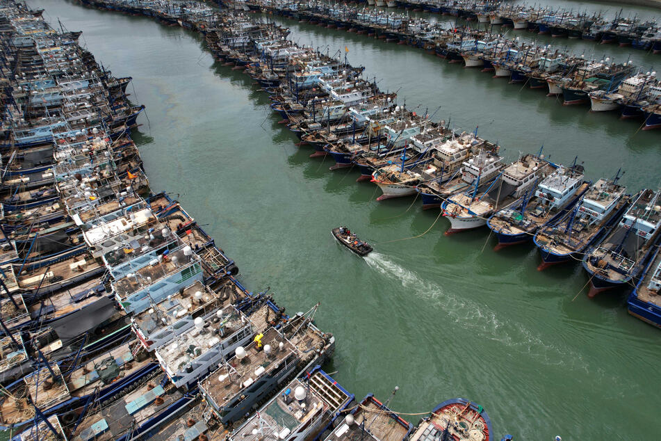 China braces for typhoon Doksuri that left seven dead in Philippines