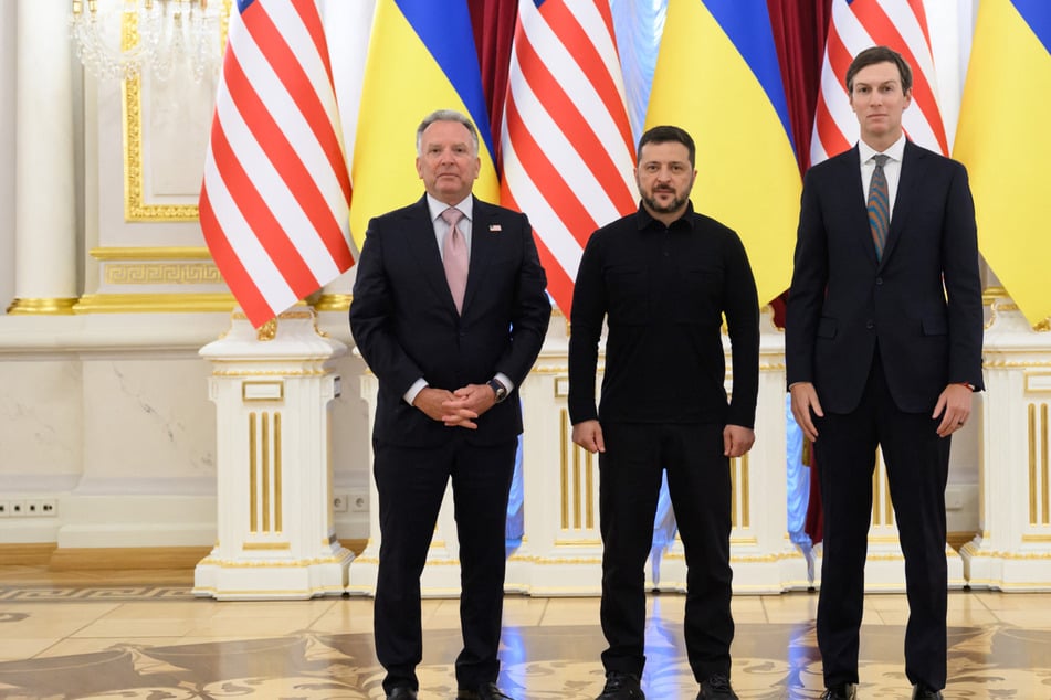 Zelensky makes big statement on "next steps" after meeting with Trump officials
