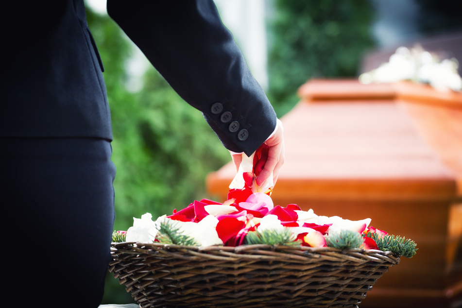 Family accidentally buries wrong body