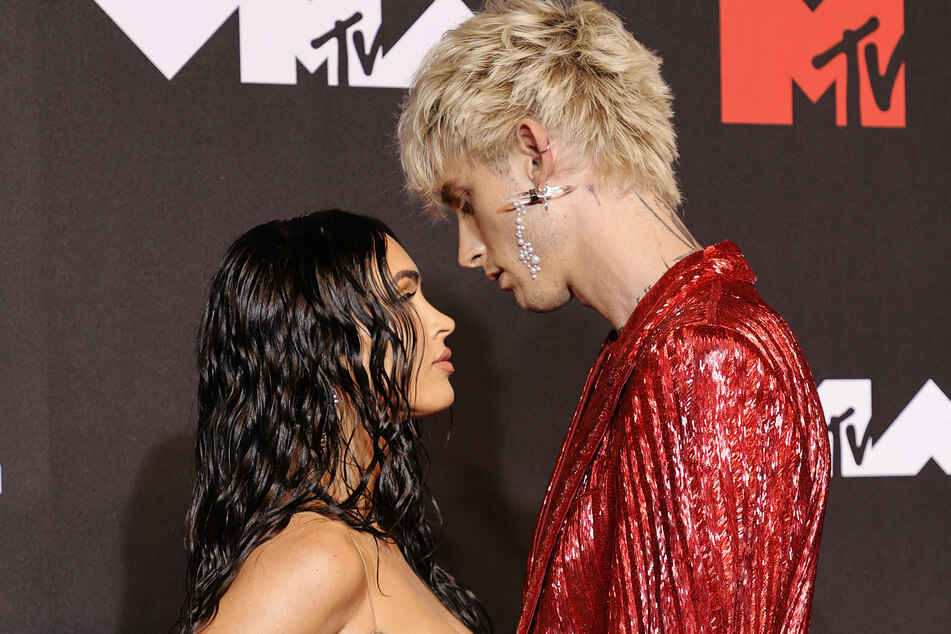 Megan Fox could be looking to reunite with Machine Gun Kelly (r.) after welcoming their baby girl – if the rapper can prove he's changed.