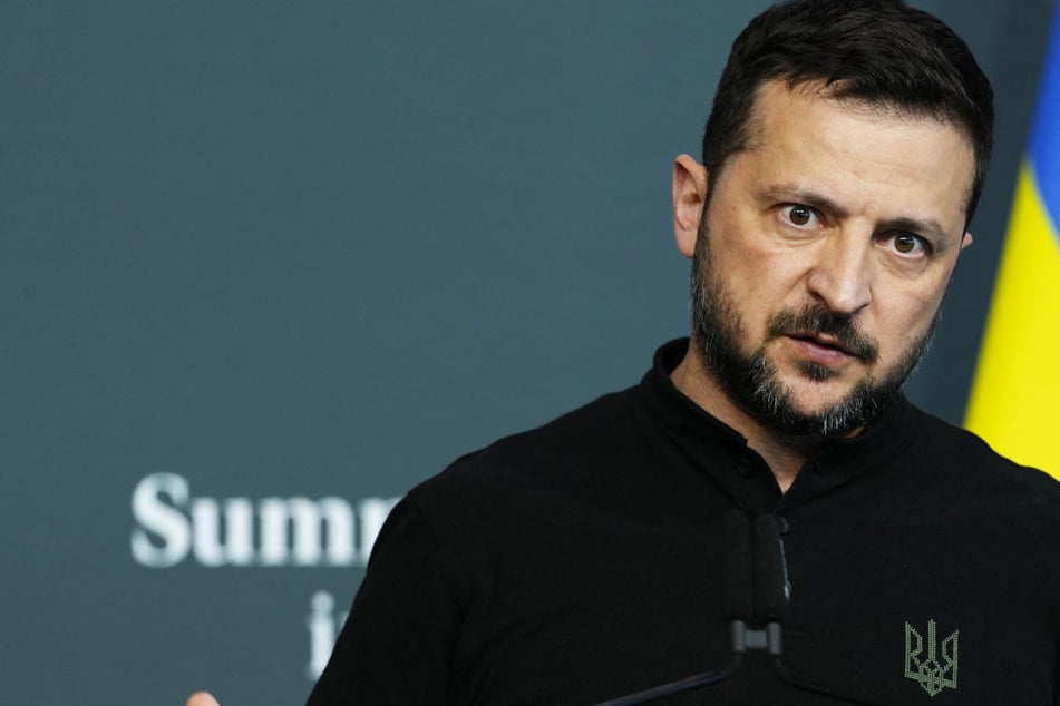 Zelensky asks for more air defense after Russia drops hundreds of bombs