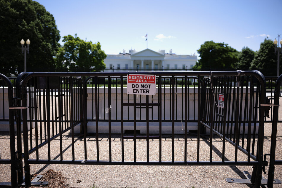 A driver died after crashing into the White House at a high speed, according to the US Secret Service.