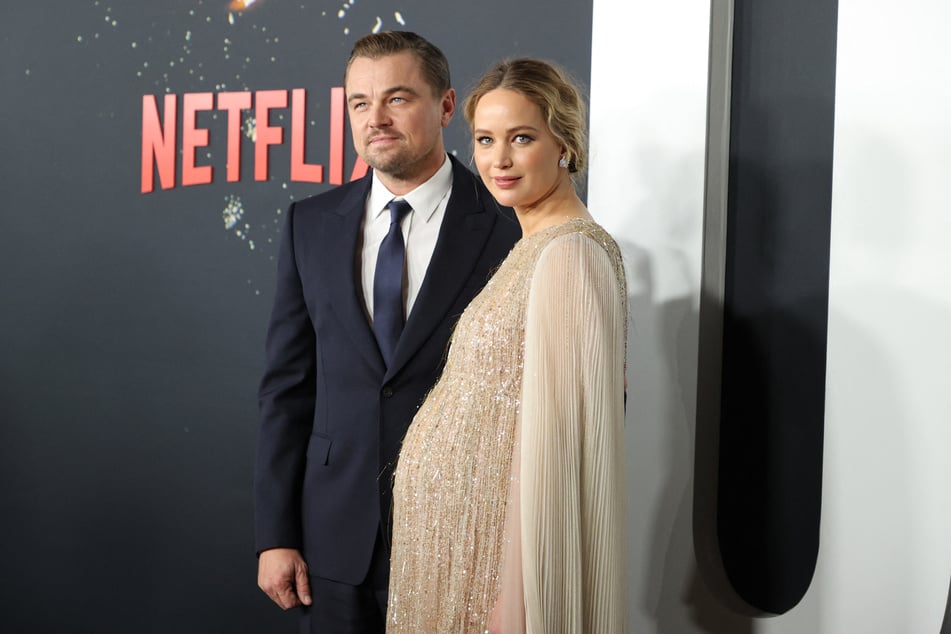 Leonardo DiCaprio (l.) and Jennifer Lawrence are said to be reuniting for a new biopic about Frank Sinatra.