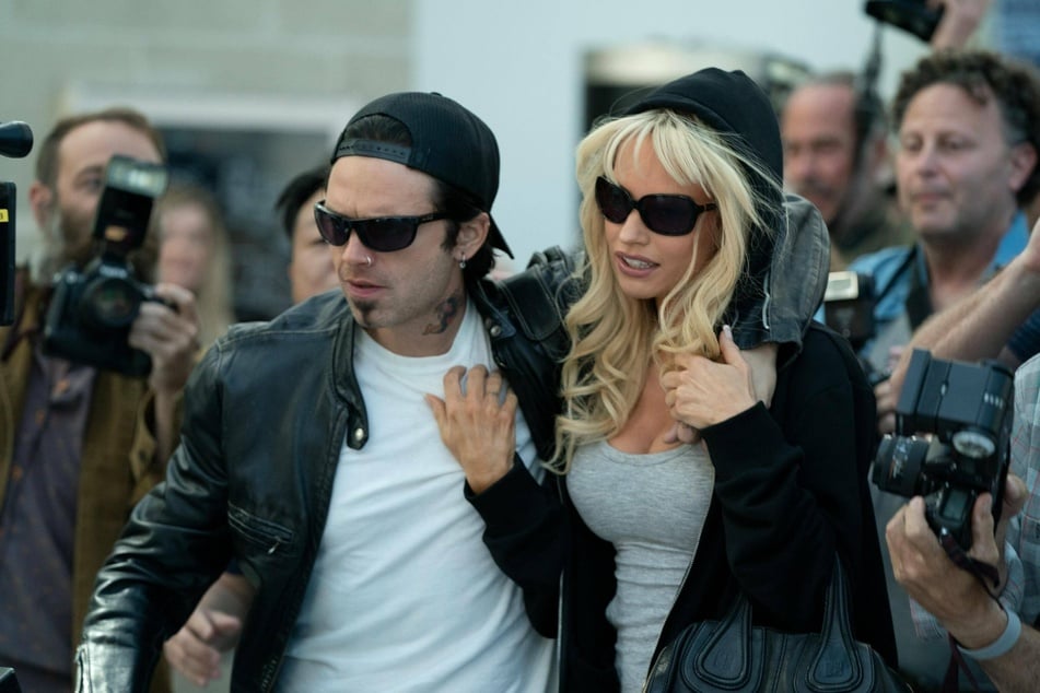 On Wednesday, the first three episodes of the Hulu miniseries Pam & Tommy, starring Sebastian Stan (l) and Lily James (r), aired.