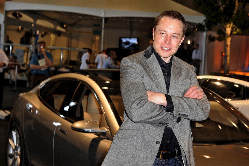 Elon Musk's chill college photos sell for a ridiculous amount of money