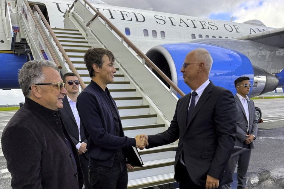 Russian presidential envoy Kirill Dmitriev (r.) greets US special representatives Jared Kushner (c.) and Steve Witkoff (l.) upon their arrival at Vnukovo International Airport in Moscow on September 5, 2026.
