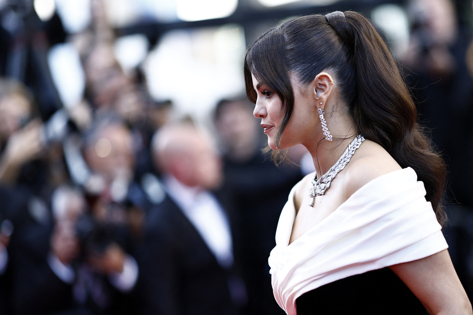 Selena Gomez has spoken out about the rumors surrounding her plastic surgery.