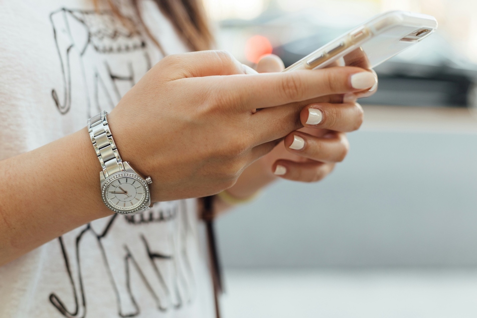 Here's how AI "factchecks" can sow misinformation – should chatbots be trusted?