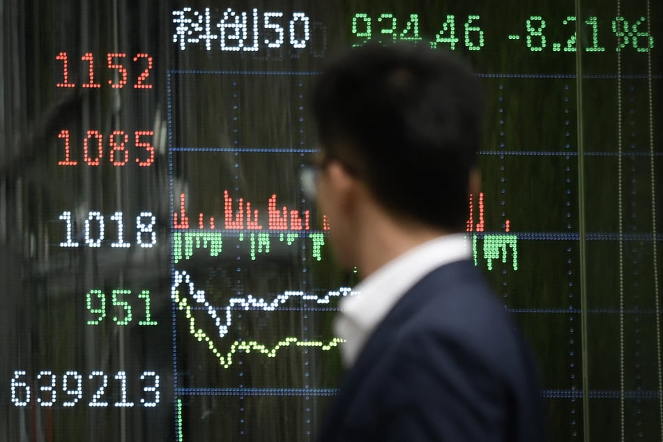 Markets tumbled Monday as the fallout from US President Donald Trump's tariff war on the world continued.