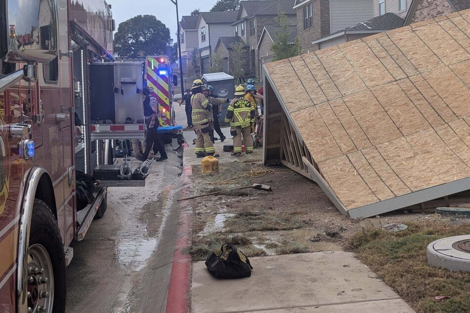Violent storm leads Texas home to collapse on top of construction workers in tragic accident
