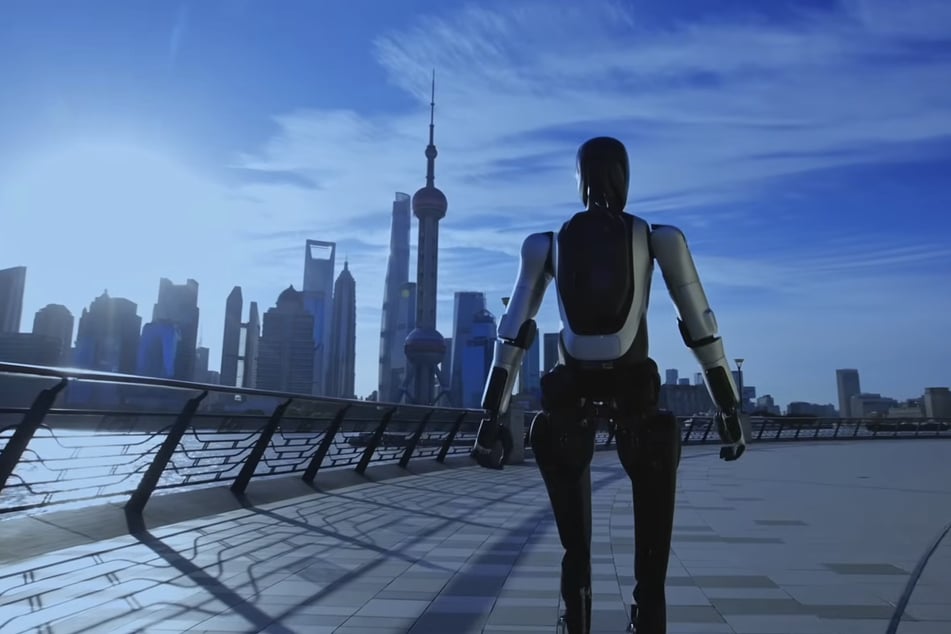 A robot has stepped into the Guinness World Records after a three-day, 60-mile trek – the longest reported distance ever walked by a humanoid machine.