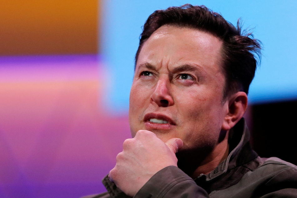 Twitter limits Musk's potential stake to 15% with "poison pill"