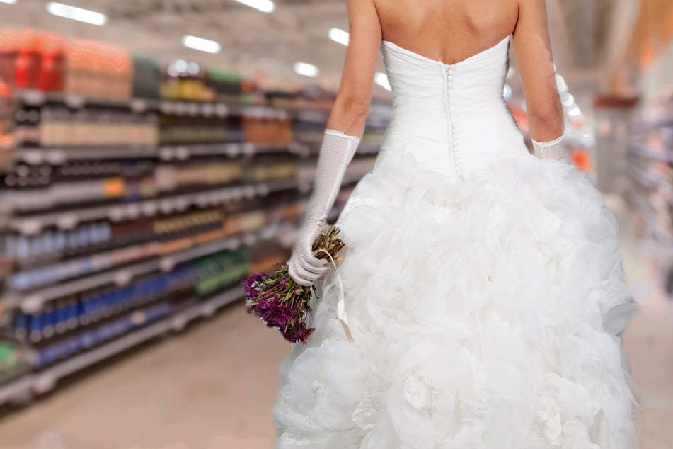 Bridezilla shows up at boyfriend's work and gives him a choice: now or never!