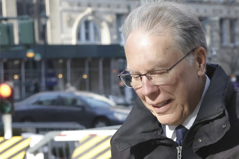 Wayne LaPierre, former NRA boss, banned for 10 years over corruption