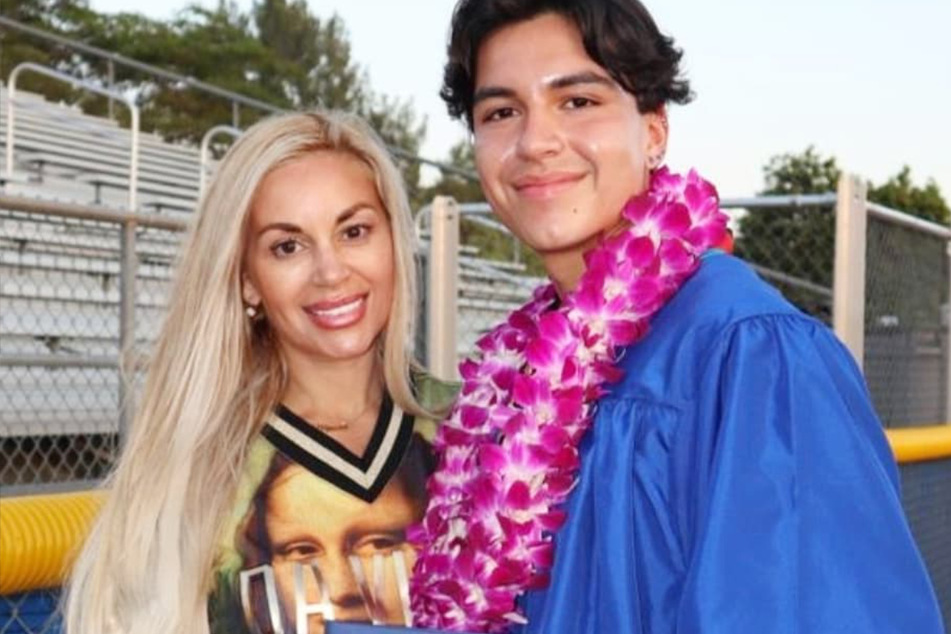 Marcela Iglesias (43) already has a son named Rodrigo (19).